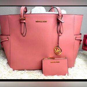 Mauve pink michael kors shoulder bag! Bigger size tote. Size!